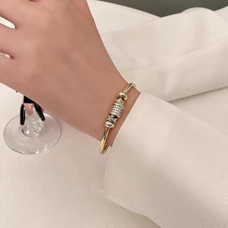Open-Waist Gold Bracelet